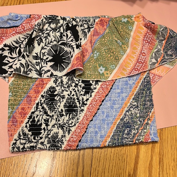 O’Neill Cropped Multi-patterned, multi-colored Crop Top - Picture 5 of 5